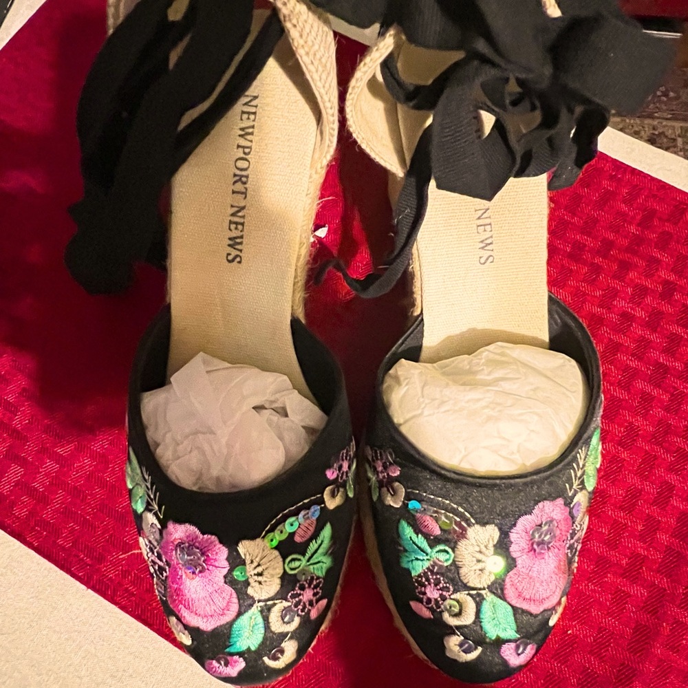 Womens Black size 8 with black strap to tie around your ankle til?